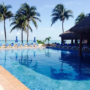 Nautibeach Front In North Isla Mujeres